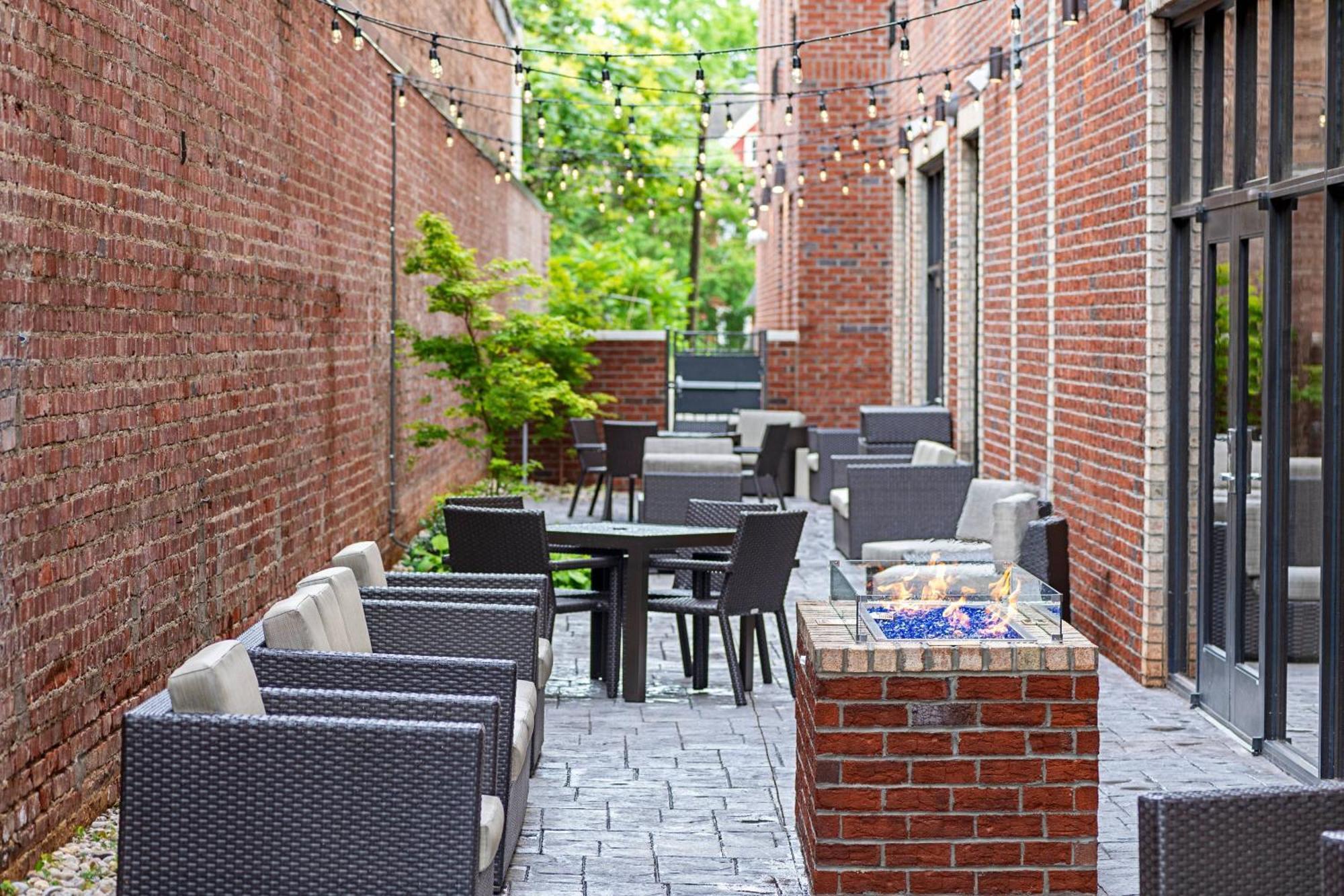 Courtyard Winston-Salem Downtown Hotel Ngoại thất bức ảnh