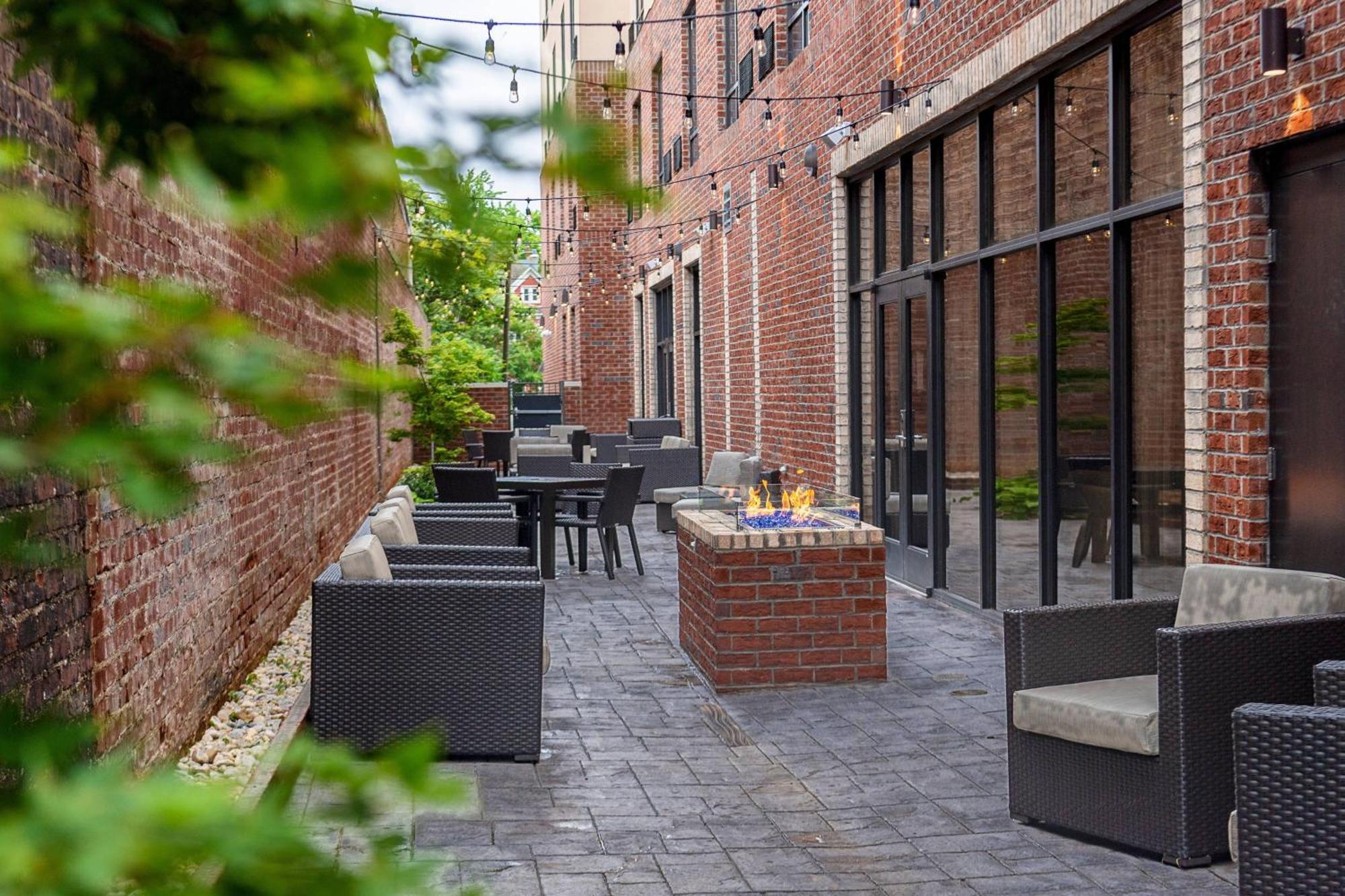 Courtyard Winston-Salem Downtown Hotel Ngoại thất bức ảnh